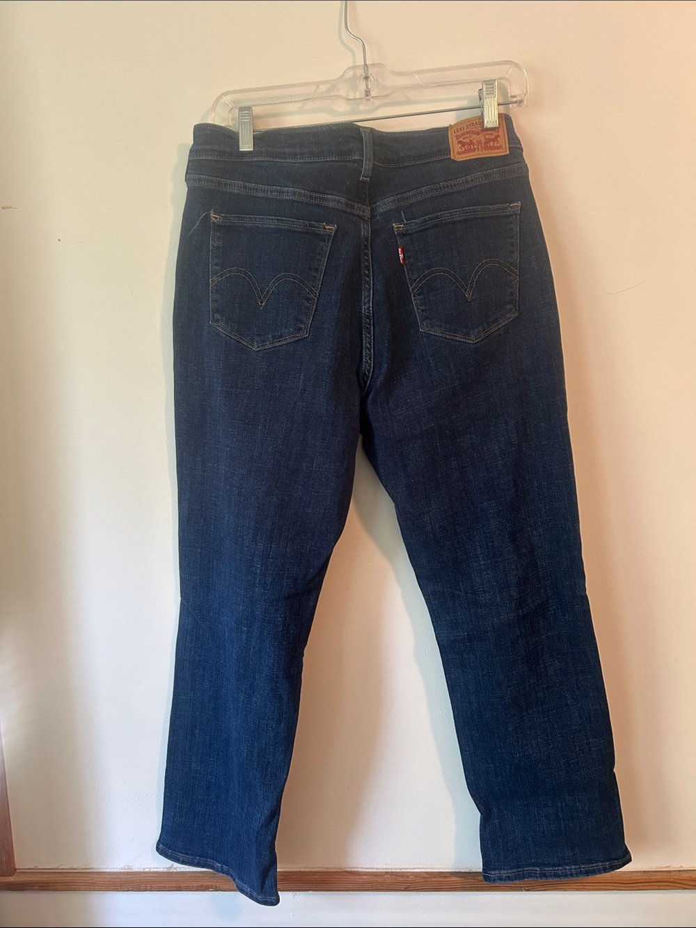 Levi's Classic Women's Dark Blue 5 pocket Straight-Leg Jeans - Picture 3 of 4